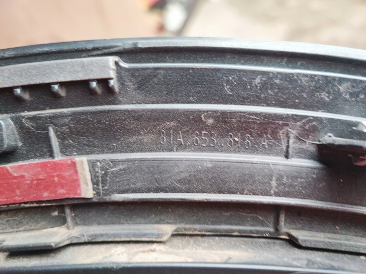 MOULURE REVÊTEMENT GARDE-BOUE DROIT ARRIÈRE ARRIÈRE AUDI Q2 81A 81A853818 A