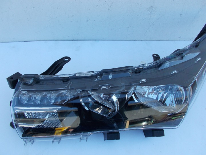 PROJECTEUR PHARE TOYOTA COROLLA E16 E18 E160 E180 GAUCHE 81170-02E71 EUROPE