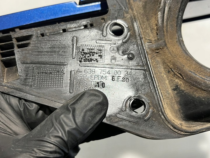 MERCEDES VIANO W639 VAN CLAPET GOULOTTE DE REMPLISSAGE CARBURANTS A6397540034