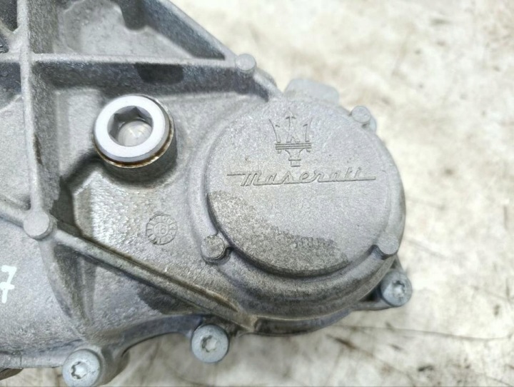 BOÎTE DISTRIBUTION MASERATI LEVANTE 2017 06700380720