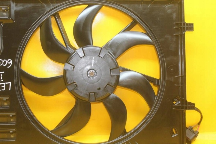 VENTILATEUR RADIATEUR SEAT LEON III AUDI VW 5Q0121205AL 5Q0959455AL COMME NEUF