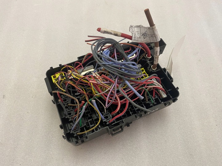 MASERATI LEVANTE 2020 CHÂSSIS MODULE FUSIBLES 725406503W