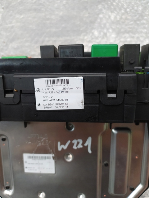 BOÎTE FUSIBLES MERCEDES AVEC A2215402250