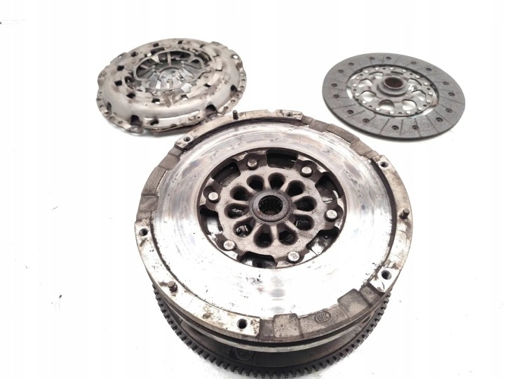 AUDI A5 EMBRAYAGE ENSEMBLE 2.0 TFSI ESSENCE 132KW (180 HP) 415034410 2009