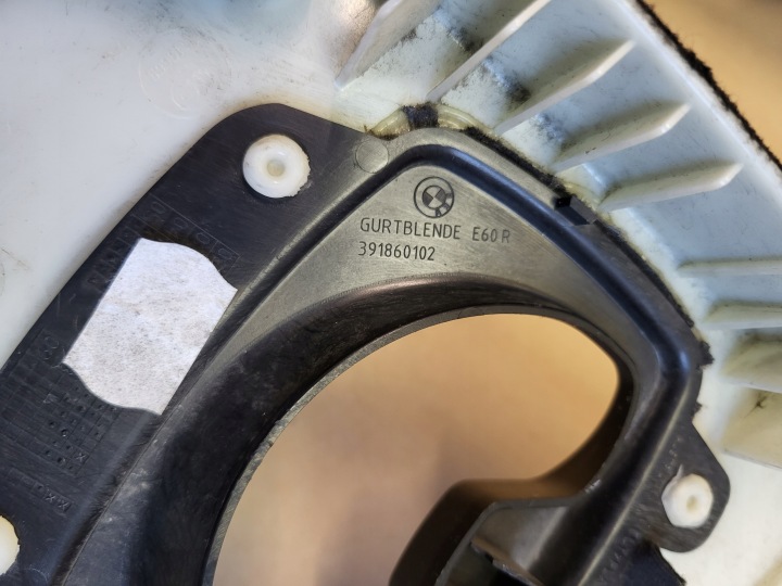 BRODERIE PROTECTION MONTANTS B CENTRAL DROITE BMW 5 E60 E61 M NOIRE 7027088 OE