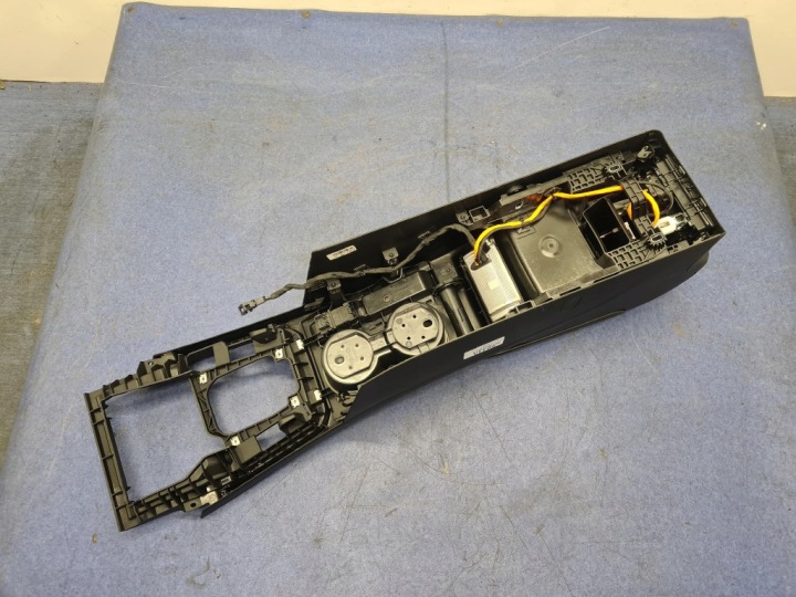 VOLKSWAGEN PASSAT B8 ACCOUDOIR 3G1863241C
