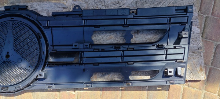 CALANDRE GRILLE MERCEDES ACTROS MP4 A9607500318 NEUF