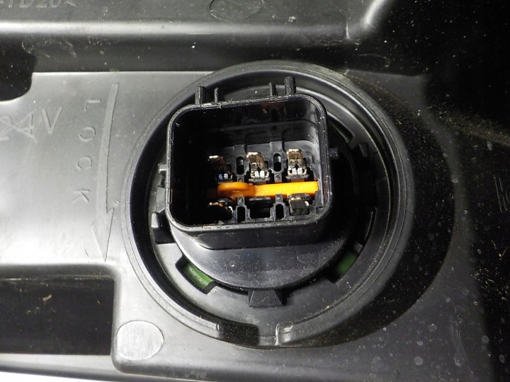 HYUNDAI BAYON PHARE GAUCHE AVANT LED FJD