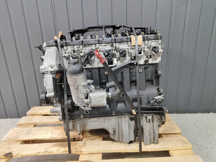 MOTEUR BMW 7 E65 E66 7788546