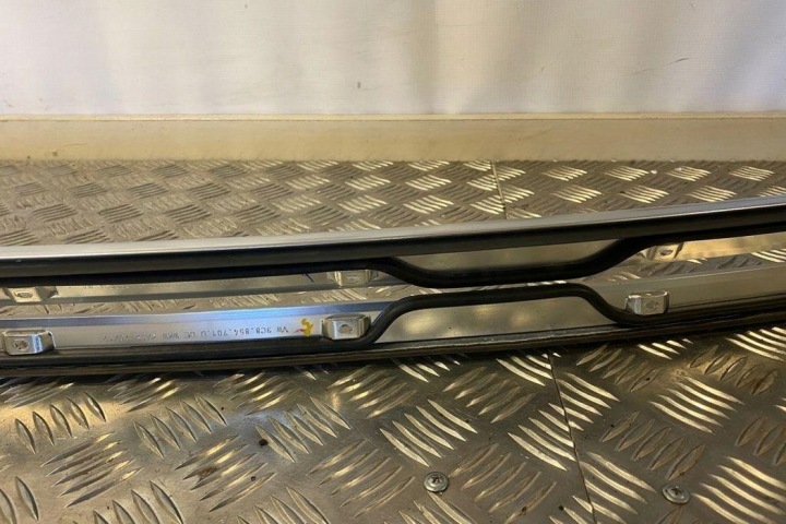 MOULURE TOITS GAUCHE VW PASSAT B7 (362) 3C8854701D 2.0L DIESEL 2013