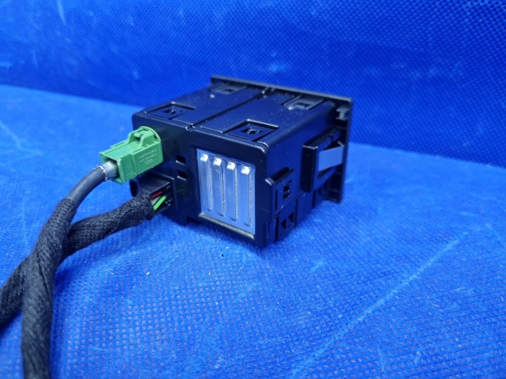 AUDI A6 A7 C7 PRISE TRANSMISSION USB AUX ORIGINAL 4G0035736