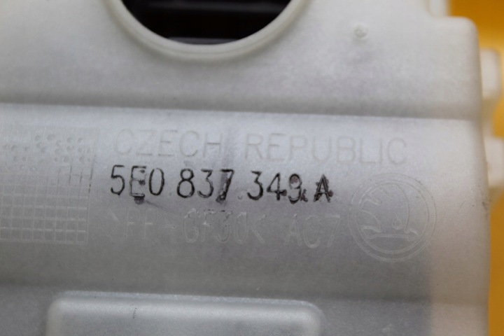 POIGNÉE EXTÉRIEUR DROIT ARRIÈRE SKODA FABIA III 3C0837017 5E0837349A
