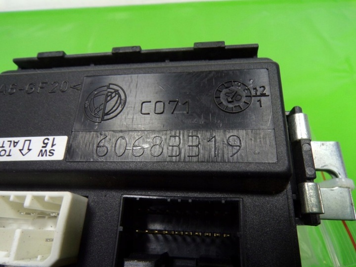 ALFA ROMEO GT MODULE DOMYKANIA VITRE 60683319