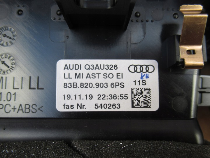 AUDI Q3 F3 83A GRILLE CONDUIT D'AIR CENTRALE CONDUIT 83B820903