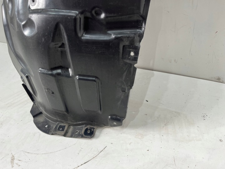 MERCEDES C CLASSE W206 PASSAGE DE ROUE AVANT GAUCHE A2068843900