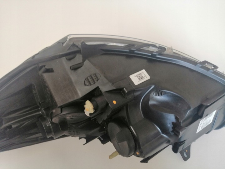 RENAULT CLIO IV LIFT PHARE DROIT AVANT 260100653R