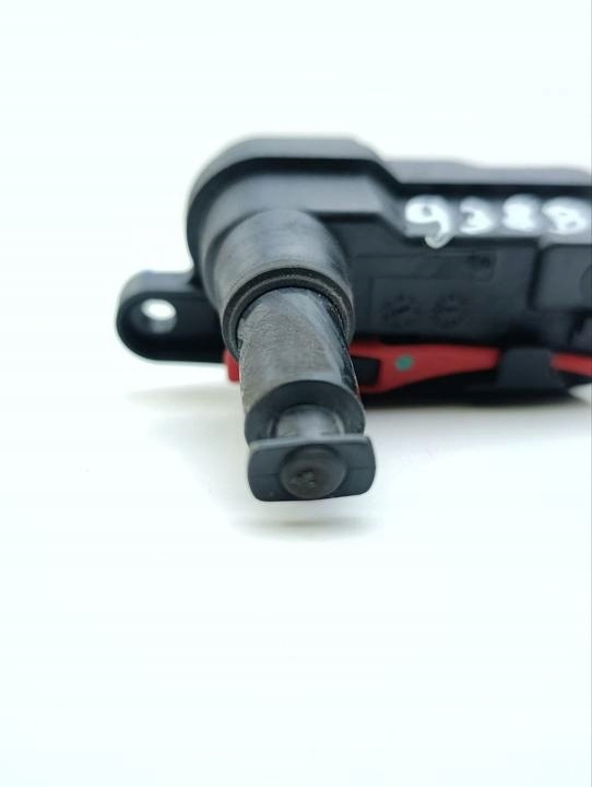 BOUTON OUVERTURE GOULOTTE DE REMPLISSAGE CARBURANTS BENTLEY BENTAYGA 2017 8V0862153A
