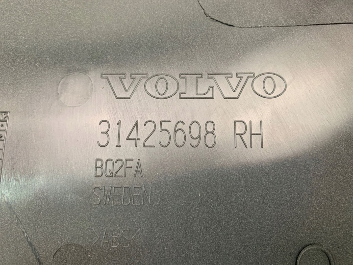 VOLVO XC60 II PROTECTION MONTANTS B DROITE 31425698