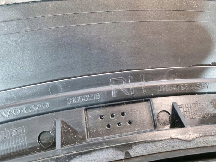MOULURE SUR AILE DROITE AVANT AVANT VOLVO XC60 II 39848567 31650216