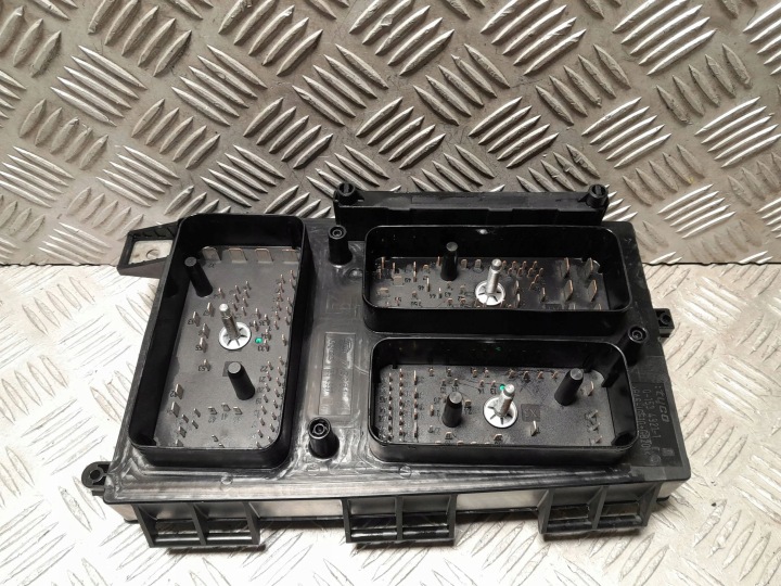 OPEL ASTRA H BOÎTE FUSIBLES FUSIBLE 13205784