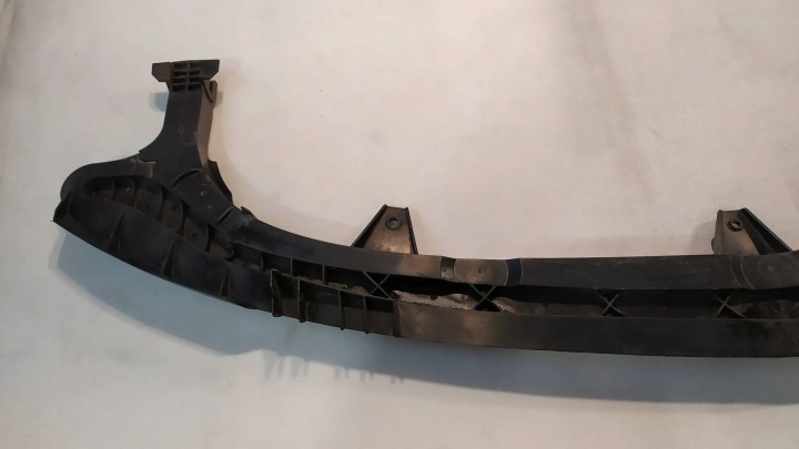 OPEL ASTRA 4 IV J INFÉRIEURE POUTRE RENFORCEMENT