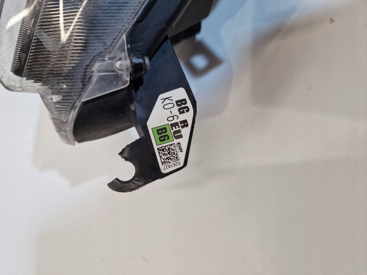 TOYOTA YARIS IV 2020- PHARE DROITE LENTILLE