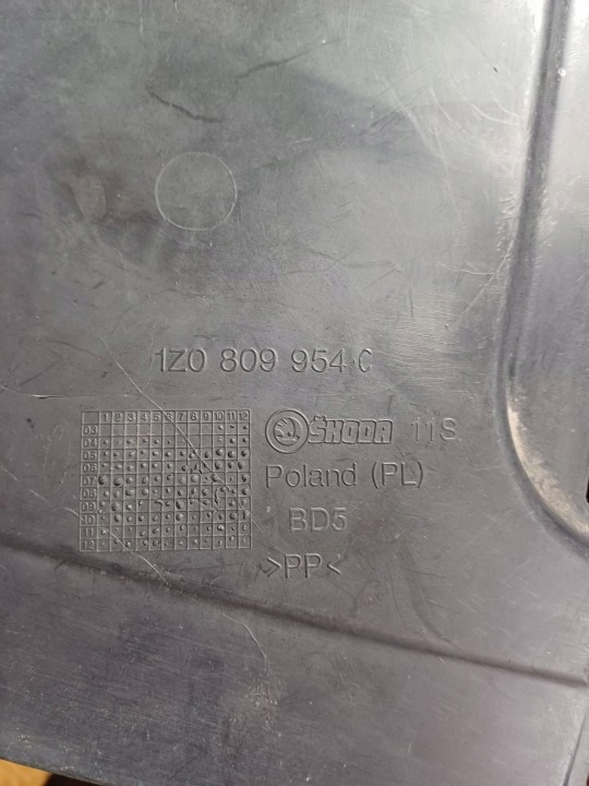 PASSAGE DE ROUE AVANT CÔTÉ DROITE SKODA OCTAVIA MK2 (1Z) 1Z0809954C