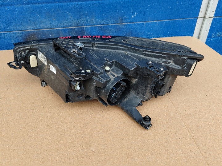 SEAT LEON IV DROITE PHARE COMPLET LED