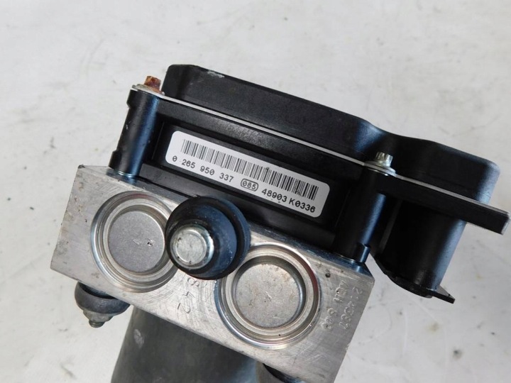 DISCOVERY III L319 04R POMPE DE FREIN ABS