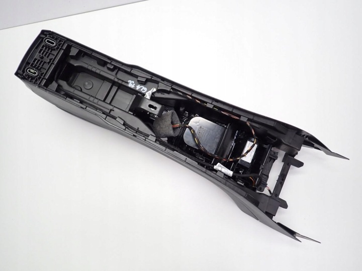 TUNNEL ACCOUDOIR USB EUROPE A1766804600 LIFT MERCEDES GLA I W156 X156 19R
