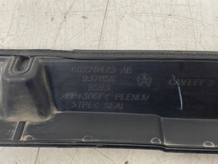 2018 CHRYSLER PACIFICA DOUBLURE DE PASSAGE DE ROUE AVANT 68228473AB
