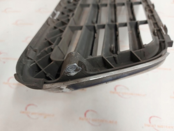 MERCEDES W204 07R GRILLE CALANDRE A2048800083