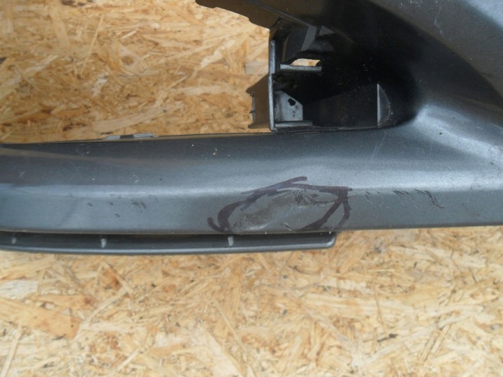 TOYOTA COROLLA HAYON 2002 2003 2004 PARE-CHOCS AVANT