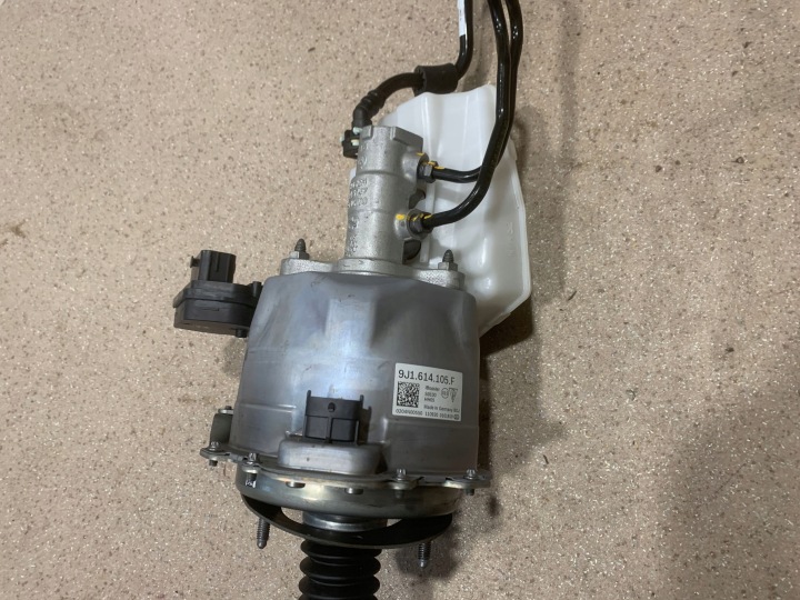 SERVO FREIN PORSCHE TAYCAN 9J1 9J1614105F