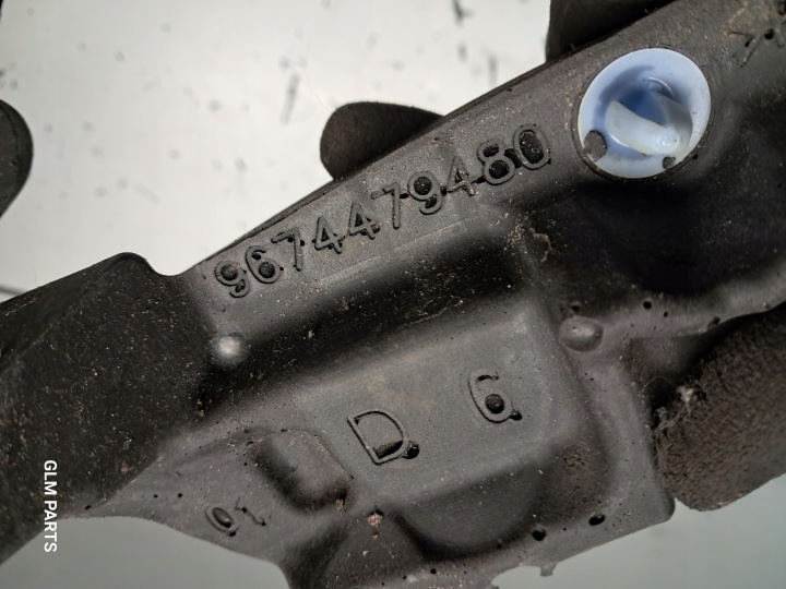 GABKA PLASTIQUE DROITE PEUGEOT 208 9674479480