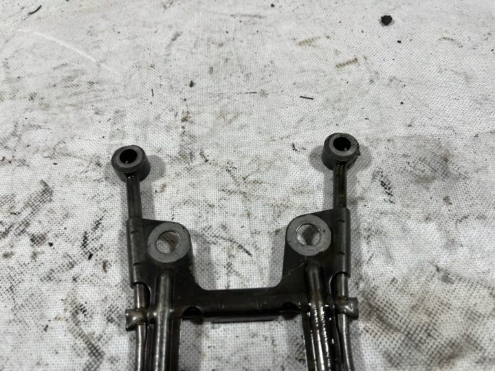 DISTRIBUTEUR TUYAU HUILEUX LUBRIFIANTS CULASSES HONDA VF 1000F SC15