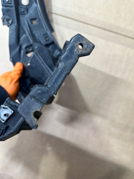 OCULAIRE GAUCHE SUPPORT PANNEAU AVANT GAUCHE AVANT MERCEDES CL W216, C216