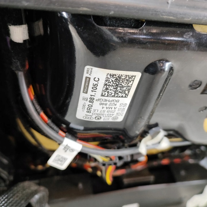 SIÈGE AVANT GAUCHE VW SHARAN (7N1, 7N2) 8R0881105C 30404118 2.0L 103KW 2011