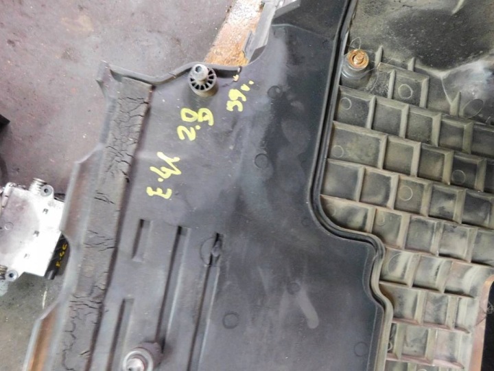 BMW E46 2.0D 1999R CHÂSSIS PROTECTION SUR MOTEUR
