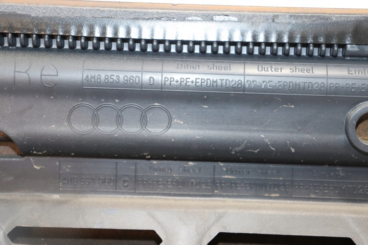 AUDI Q8 MOULURE SUR PORTES DROIT AVANT 4M8853960D J-1838