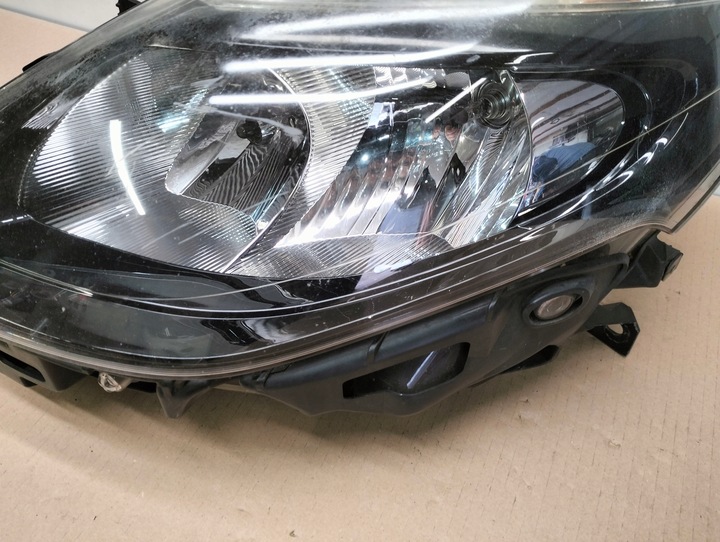 FARO PARTE DELANTERA PARTE DELANTERA IZQUIERDA RENAULT CLIO 3 RESTYLING AÑOS 2009-2012 INGLESA 