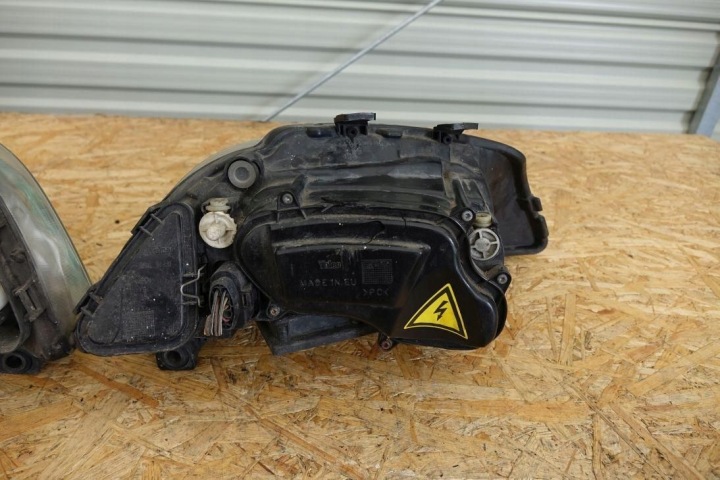 PROJECTEUR XÉNON 2 PHARES AVANT GAUCHE DROITE EUROPE SEAT IBIZA III XÉNON