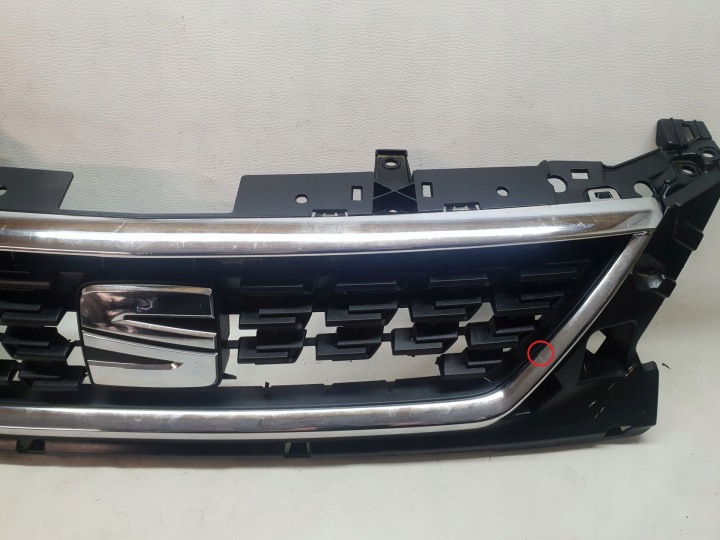 SEAT LEON III LIFT 16-19 5F GRILLE CALANDRE DANS PARE-CHOCS AVANT 5F0853654H