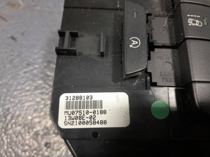 VOLVO V40 II PANNEAU COMMUTATEUR CLIMATISATION I CONDUIT D'AIR 31288103