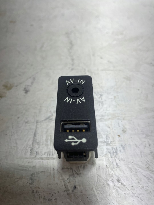MINI R55 R56 R60 R61 PRISE USB AV IN 9229242