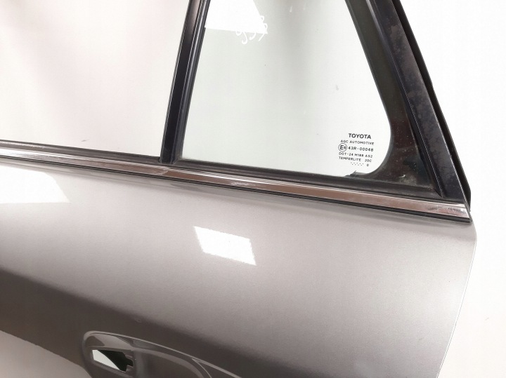 2011 TOYOTA PRIUS (XW30) PORTES AVANT SUR