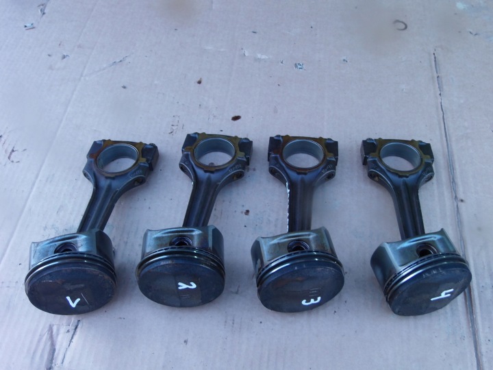 PISTONS MERCEDES W202 1,8 ESSENCE 84 MM