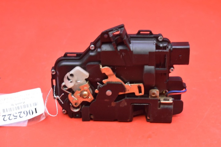 SERRURE DE PORTE GAUCHE AVANT AVANT 6010-01-020421P SKODA OCTAVIA I 5D HAYON 96-00