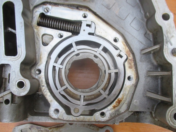OPEL ASTRA J K A12XER A14XER 1.4 TURBO KOLO 55574771 POMPES HUILES 55562788