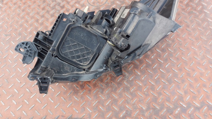 PROJECTEUR PHARE DROITE DROIT AVANT TOYOTA AURIS I 06-09